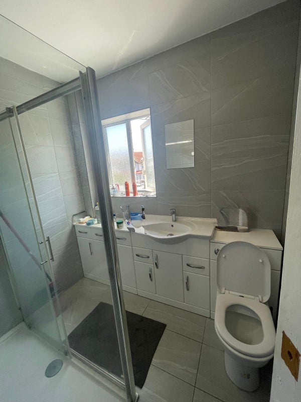 Room Lower Addiscombe Road in Greater London