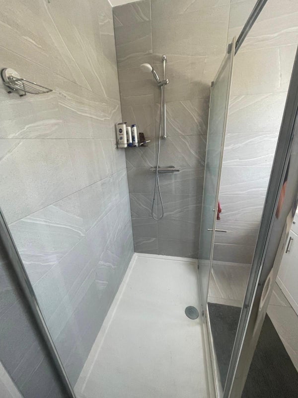 Room Lower Addiscombe Road in Greater London