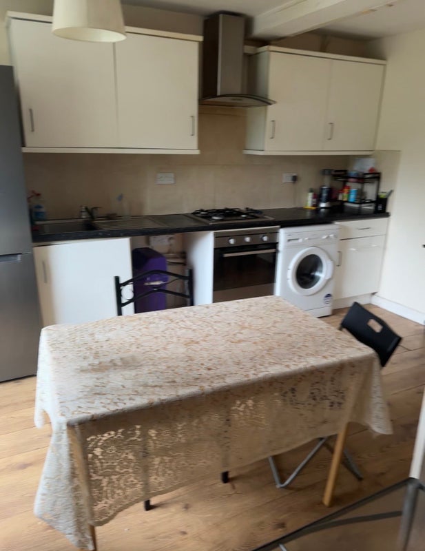 Room Burdett Road in Greater London