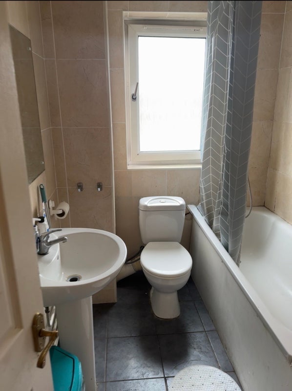 Room Burdett Road in Greater London