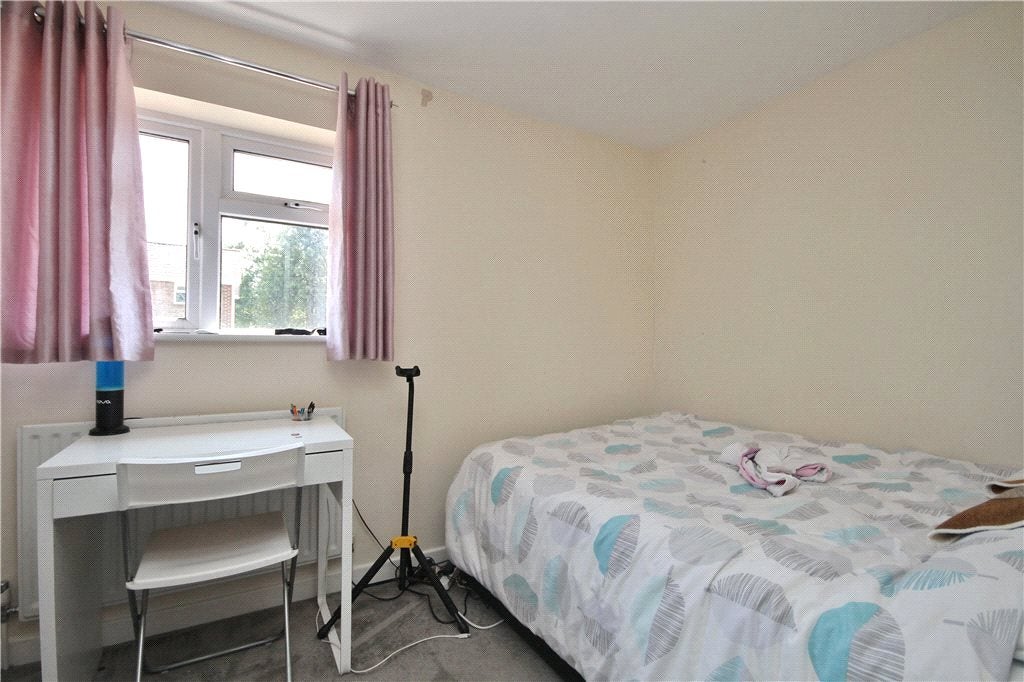Flat Blackwell Avenue in Guildford