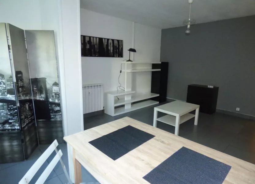 Appartement Rue Armand Coussens à Nîmes