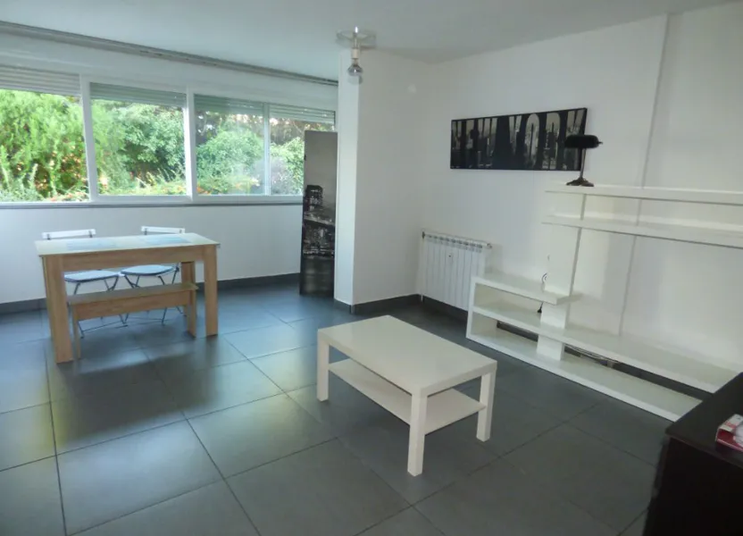 Appartement Rue Armand Coussens à Nîmes