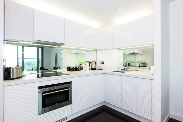 Flat Dockyard Lane in Greater London