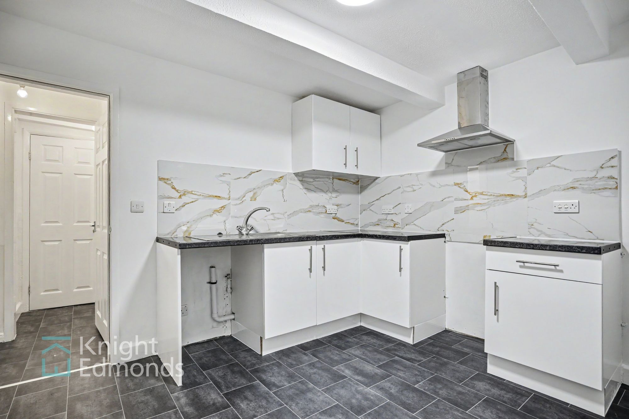 Flat Thornhill Place in Maidstone