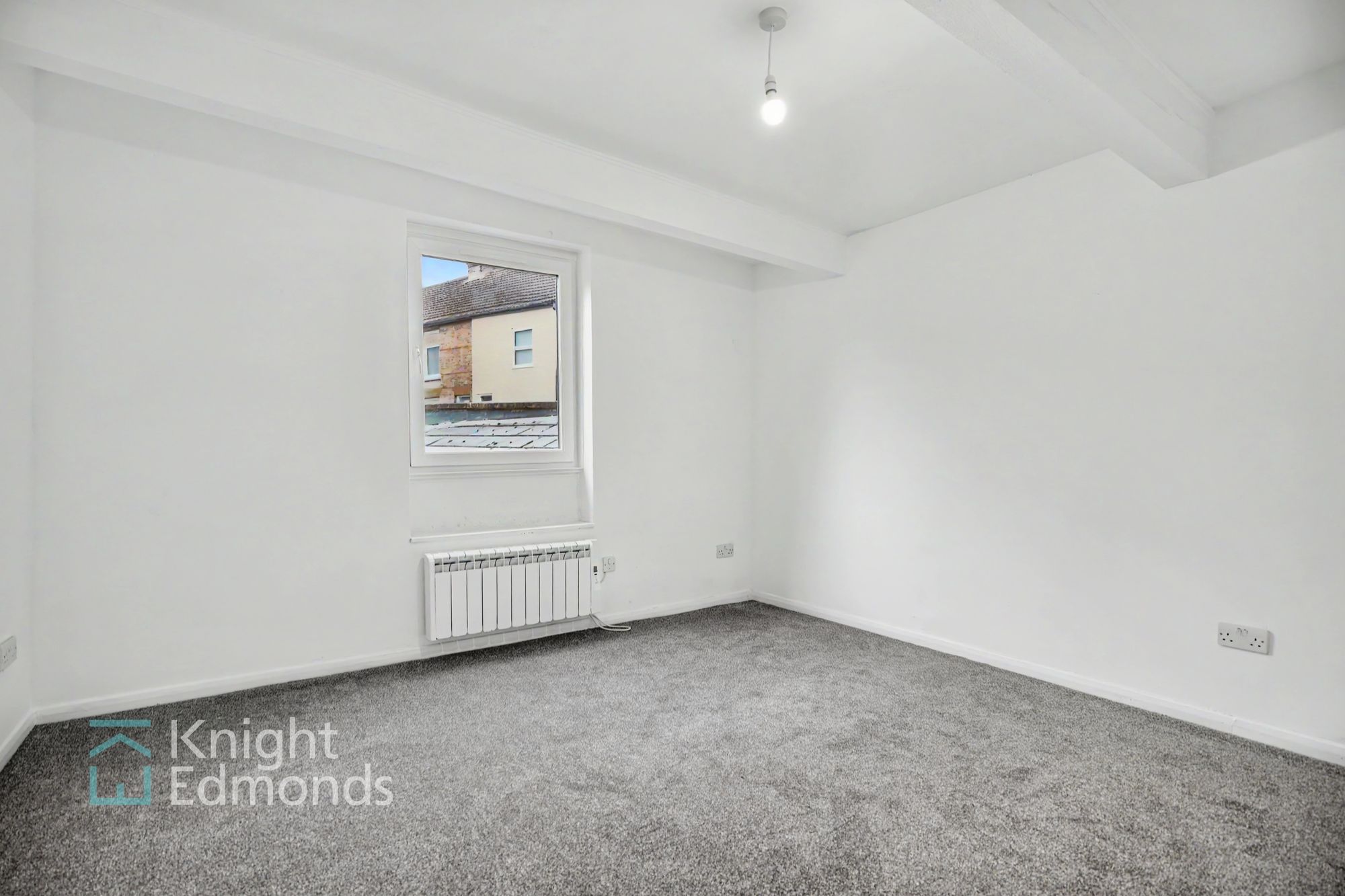 Flat Thornhill Place in Maidstone