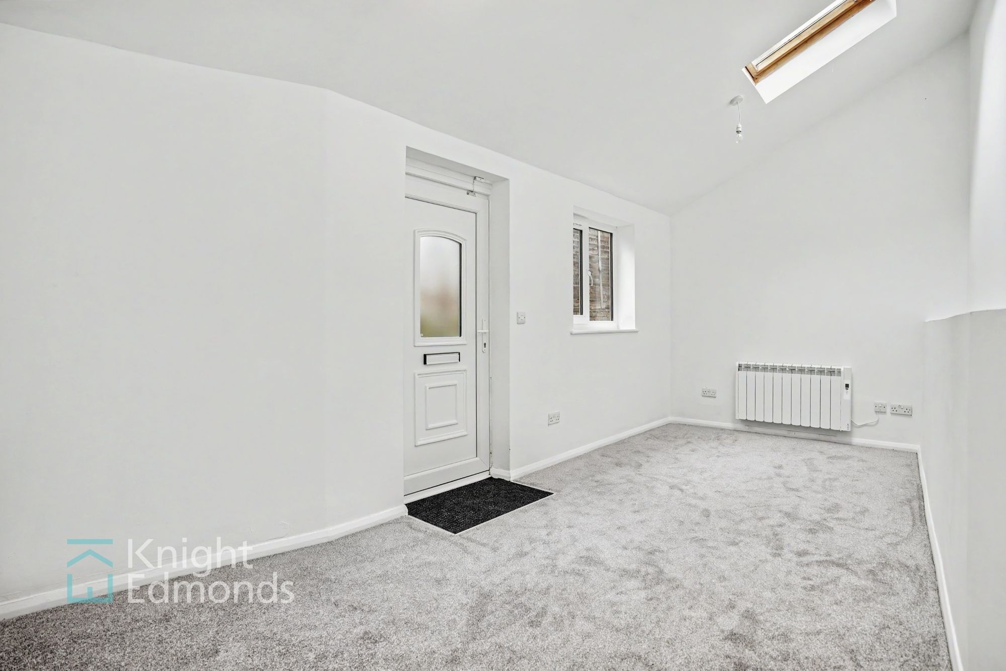 Flat Thornhill Place in Maidstone
