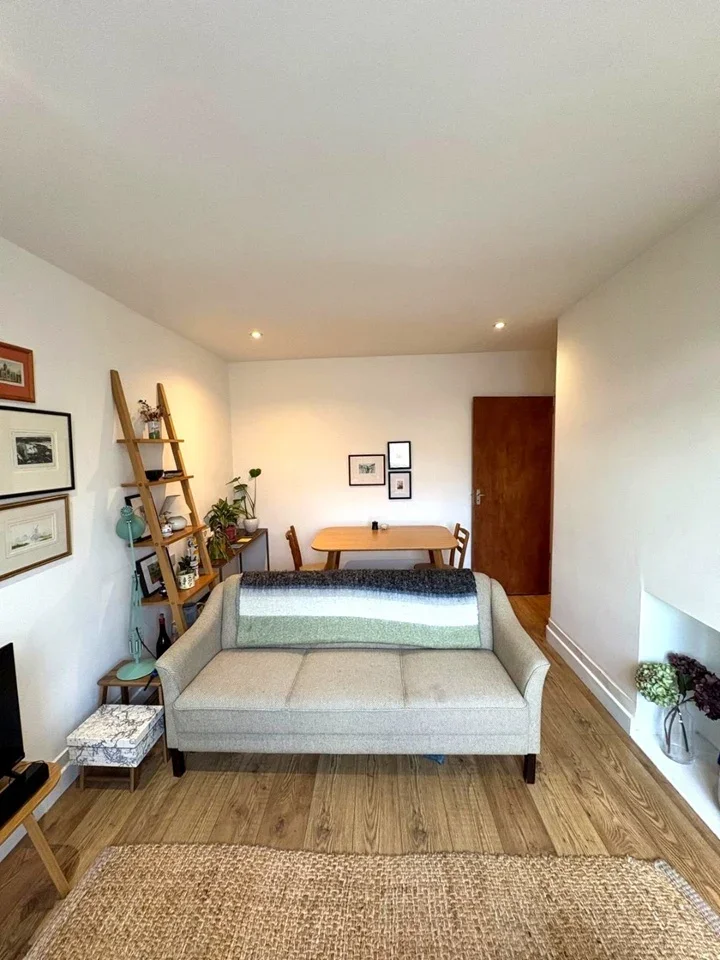 Flat Marshalsea Road in Greater London