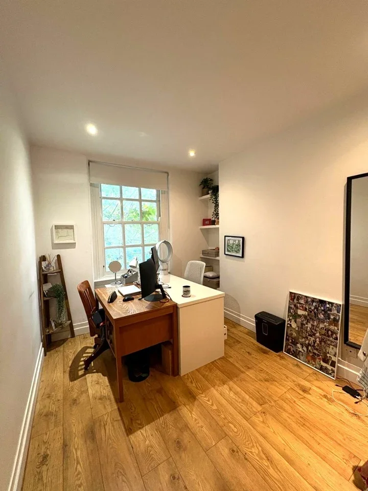 Flat Marshalsea Road in Greater London