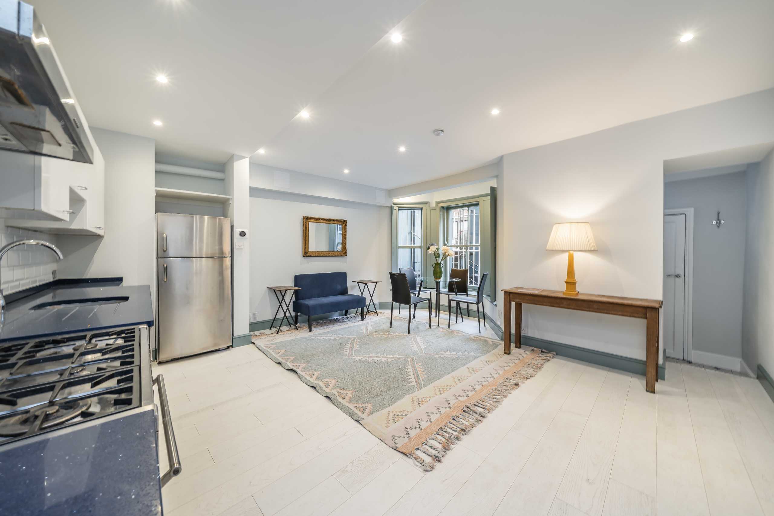 Flat Powis Gardens in Greater London