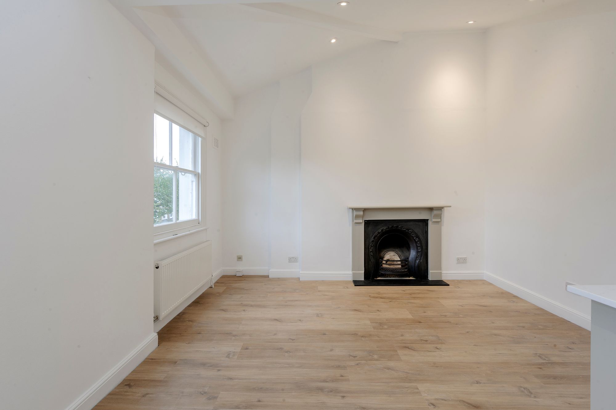 Flat Fellows Road in Greater London