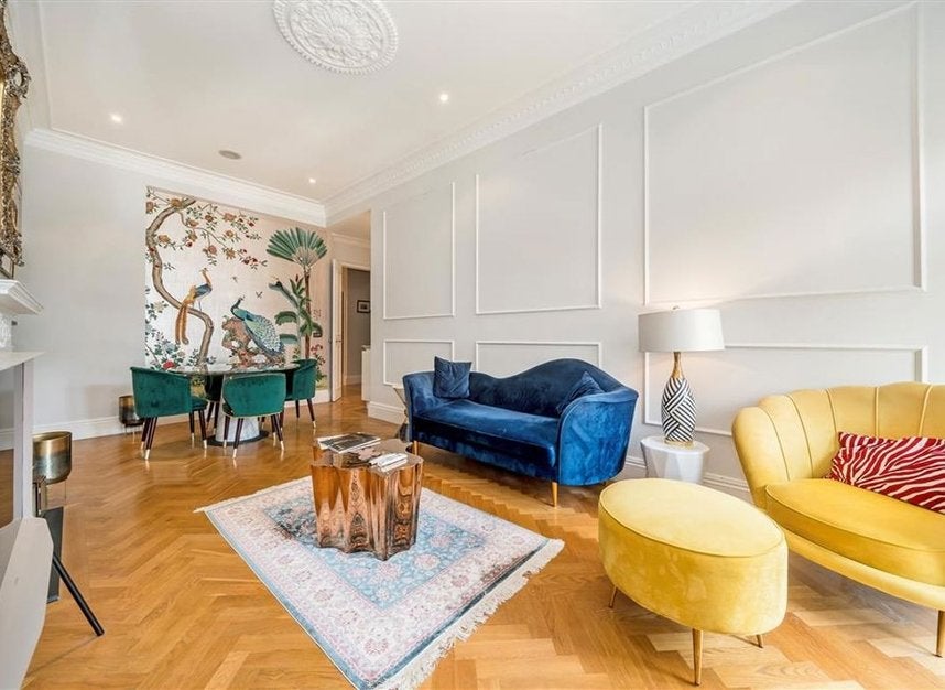 Flat Whitehall Court in City of Westminster
