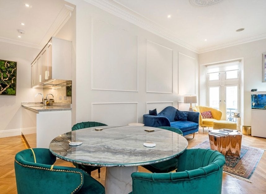 Flat Whitehall Court in City of Westminster
