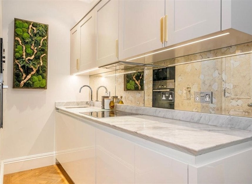 Flat Whitehall Court in City of Westminster