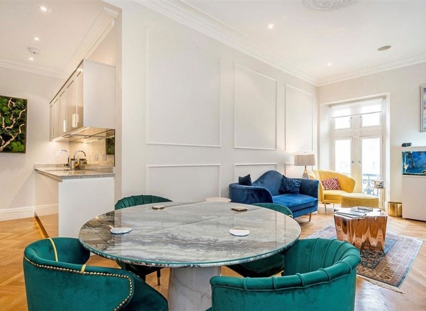Flat Whitehall Court in City of Westminster