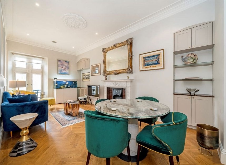 Flat Whitehall Court in City of Westminster