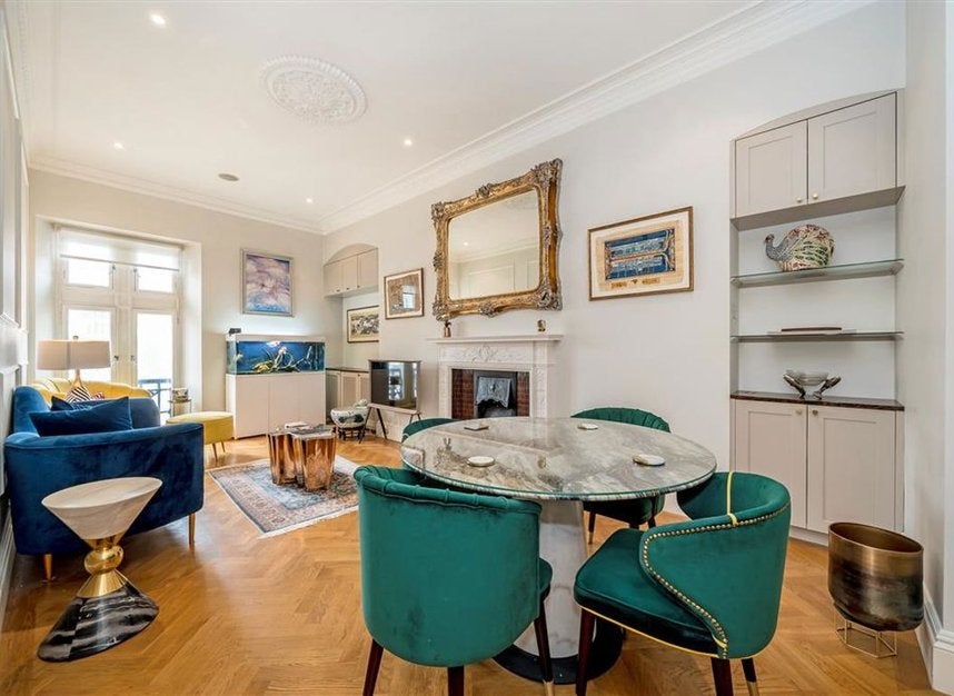Flat Whitehall Court in City of Westminster