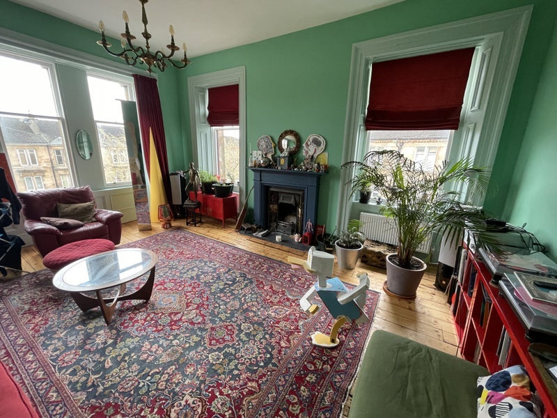 Room Walmer Crescent in Glasgow
