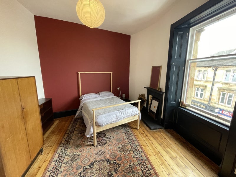 Room Walmer Crescent in Glasgow