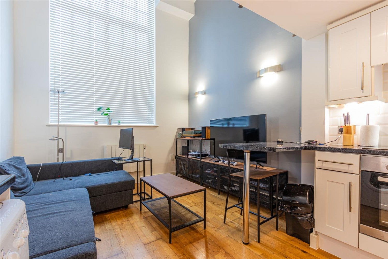 Flat Clarence Place in Newport