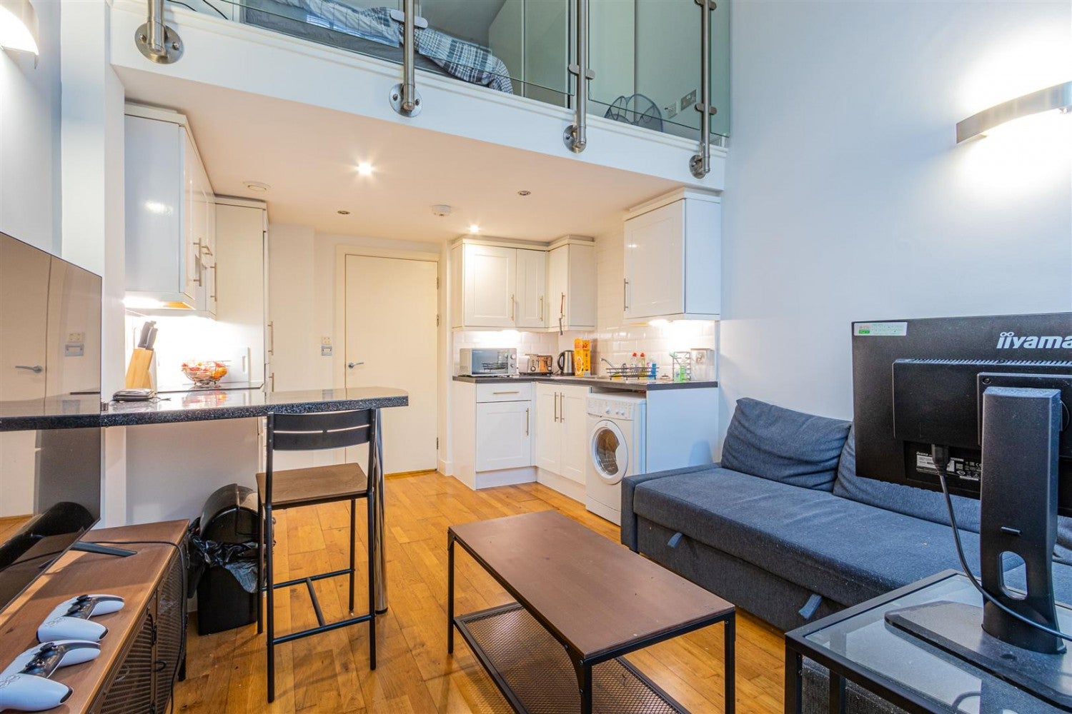 Flat Clarence Place in Newport