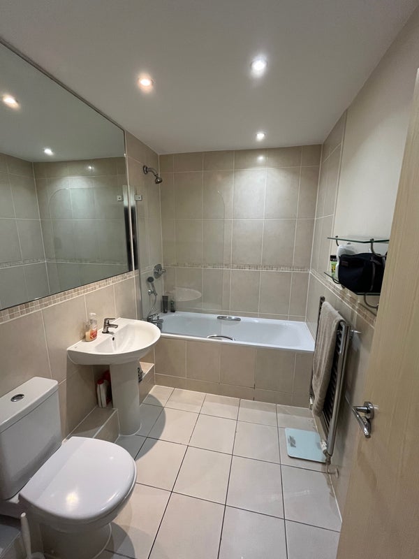 Room Malwood Road in Greater London