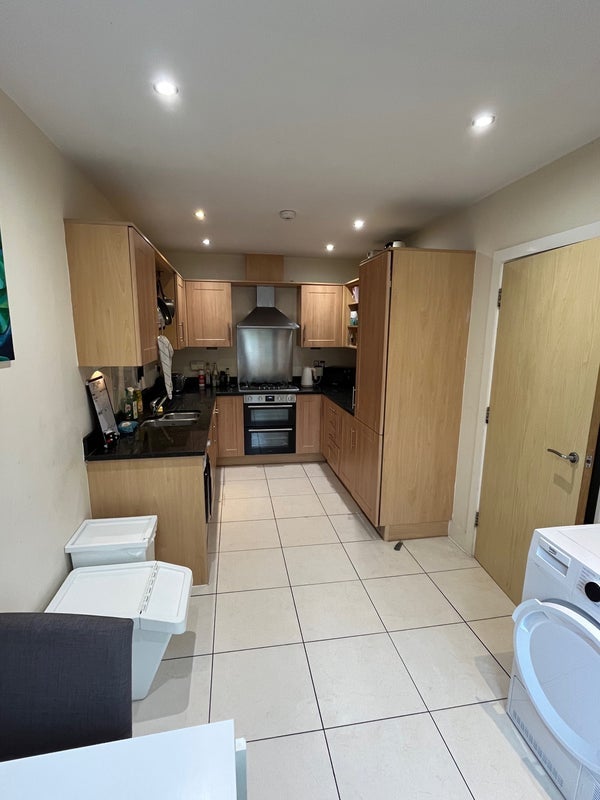 Room Malwood Road in Greater London