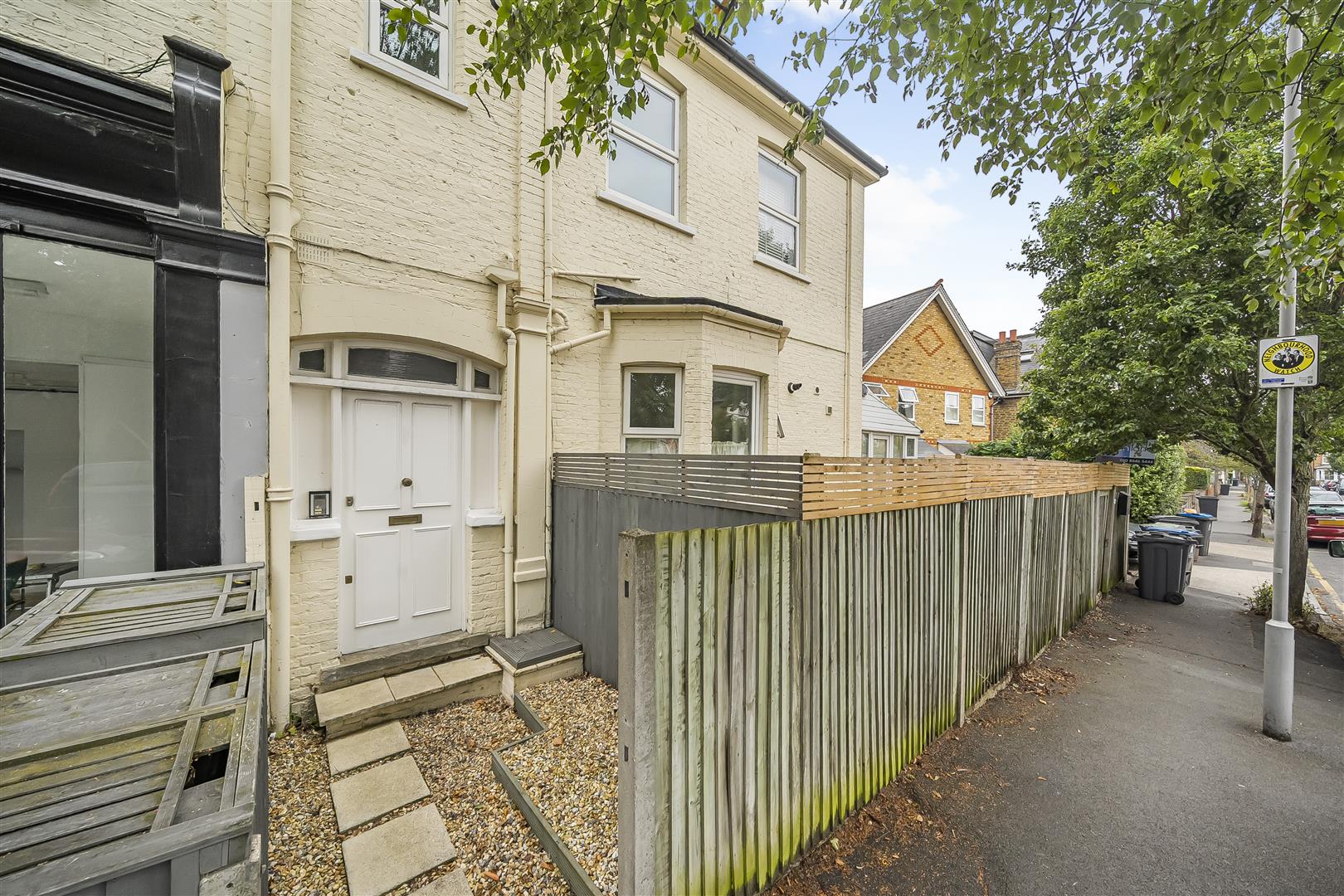 Flat Park Road in Greater London