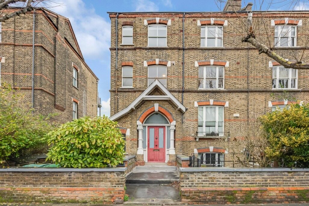 Flat Southwood Lane in Greater London