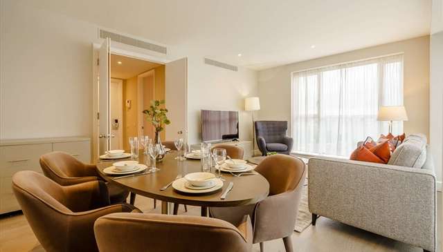 Flat Westferry Circus in Greater London