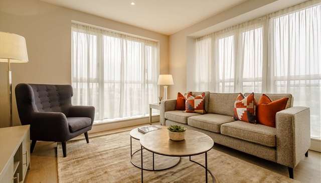 Flat Westferry Circus in Greater London