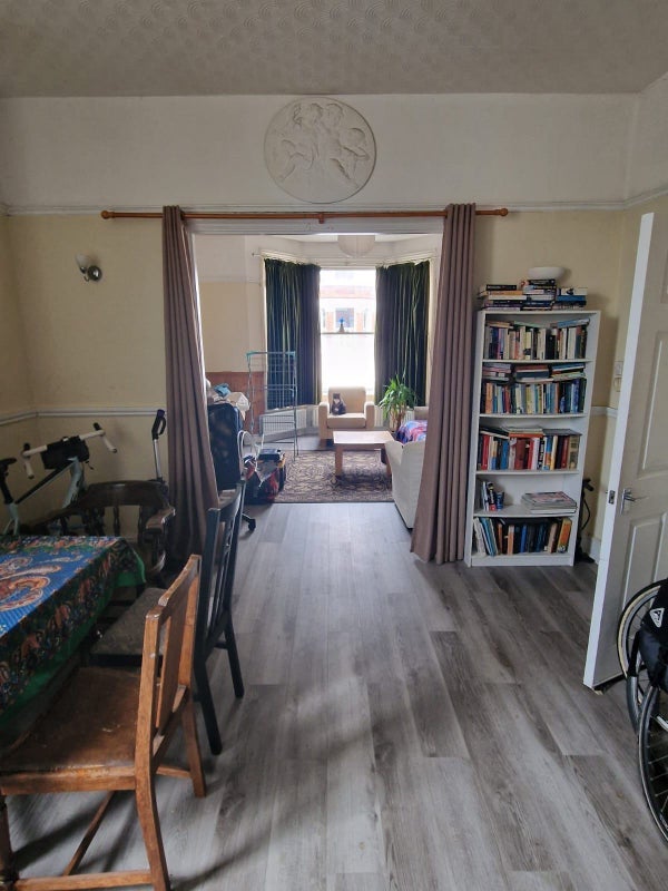 Room Kestrel Avenue in Greater London