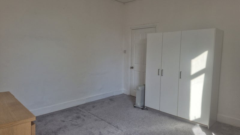 Room Kestrel Avenue in Greater London