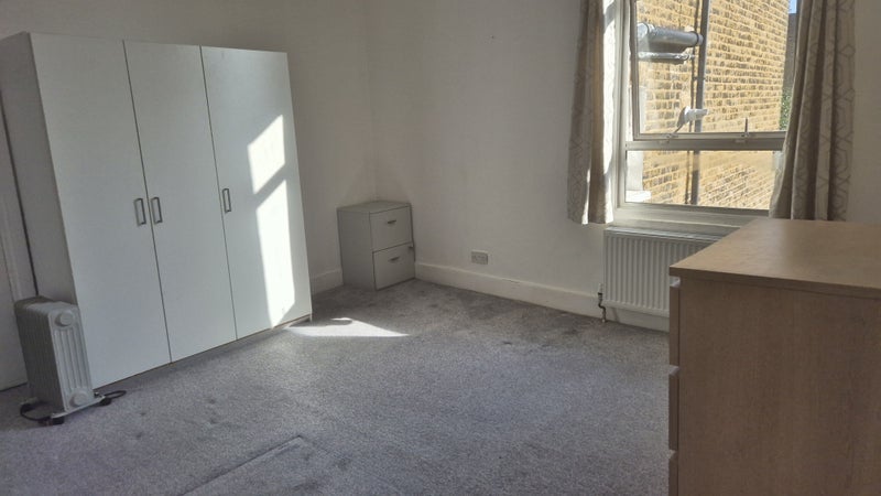 Room Kestrel Avenue in Greater London