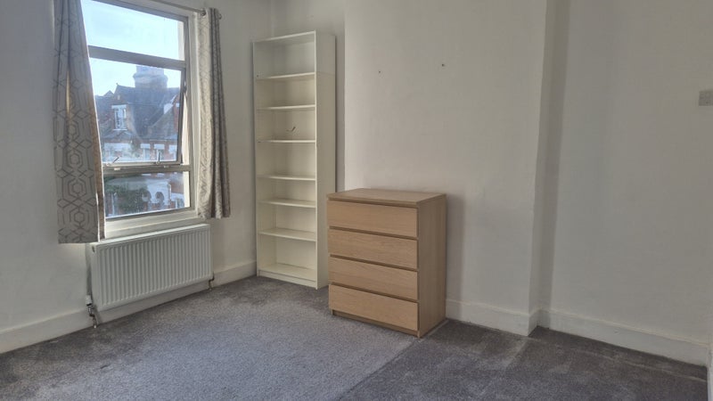 Room Kestrel Avenue in Greater London