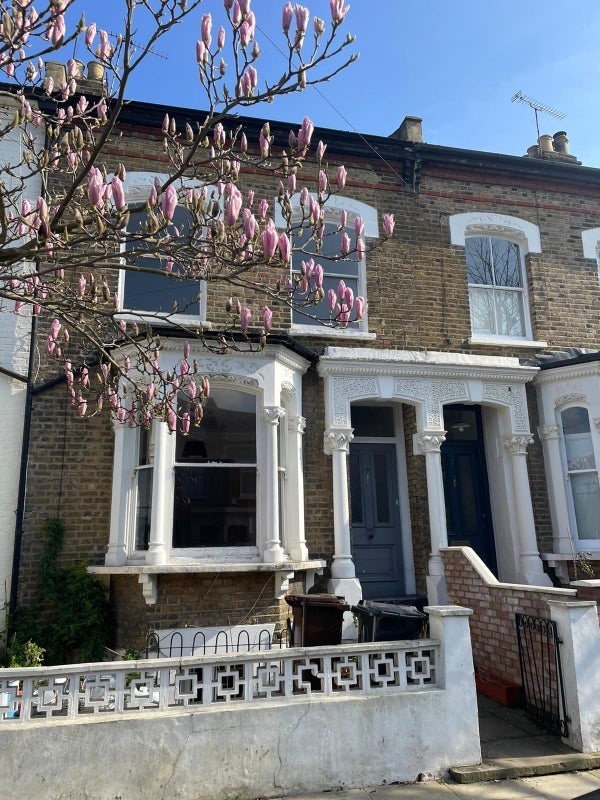 Room Chesholm Road in Greater London