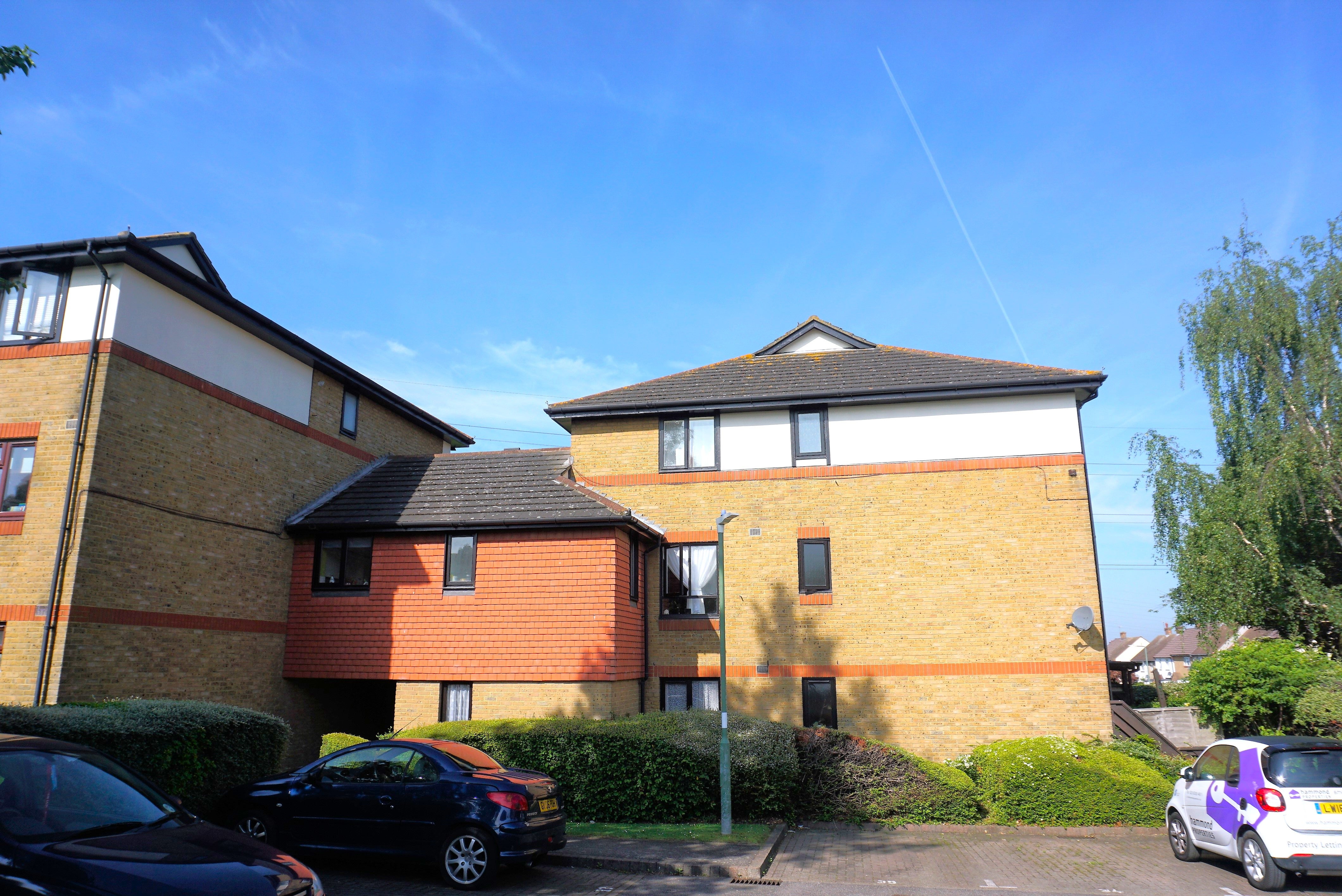 Flat Manor Road in Greater London