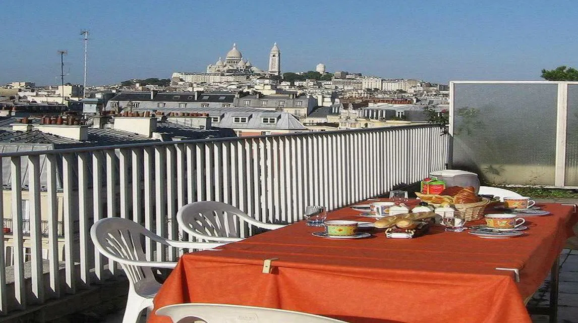 Appartement Rue de la Chapelle à Paris