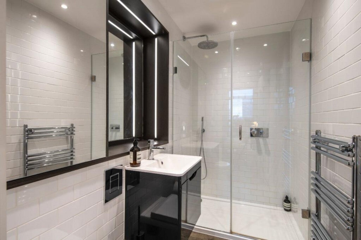 Flat Salusbury Road in Greater London