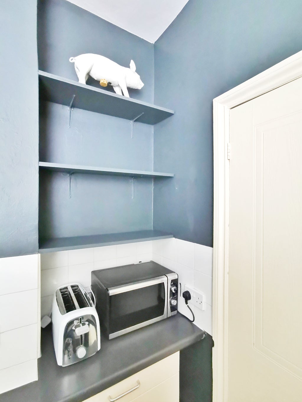 Flat Kenway Road in Greater London