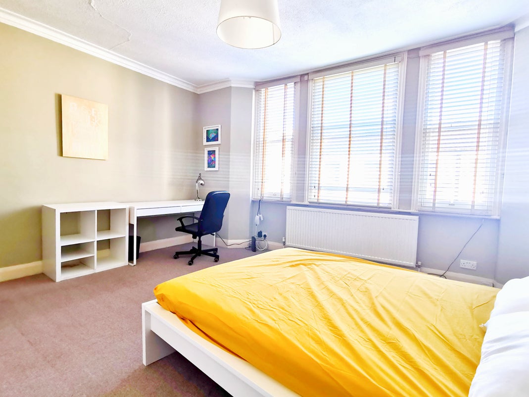 Flat Kenway Road in Greater London