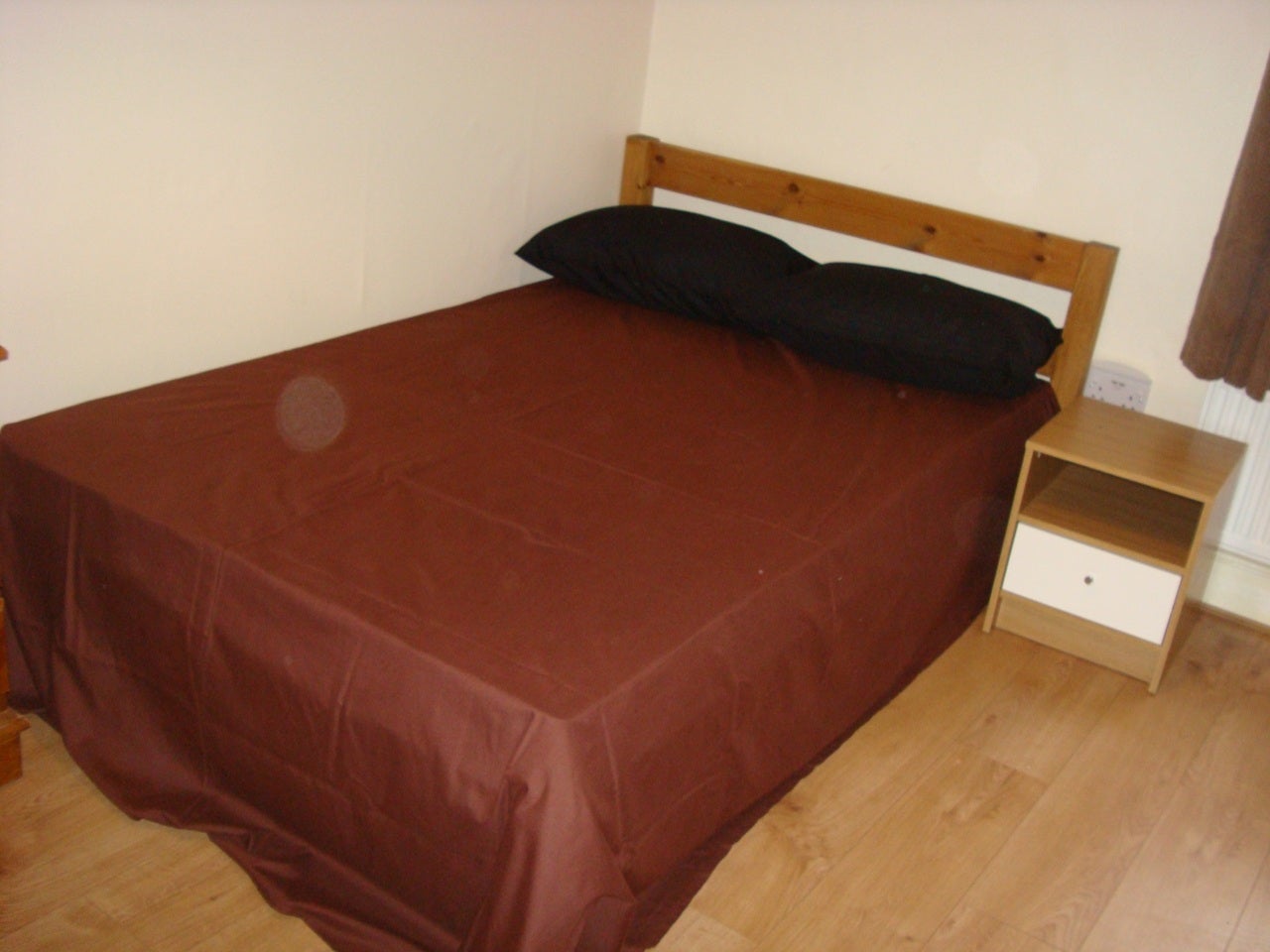 Room Gladstone Avenue in Greater London