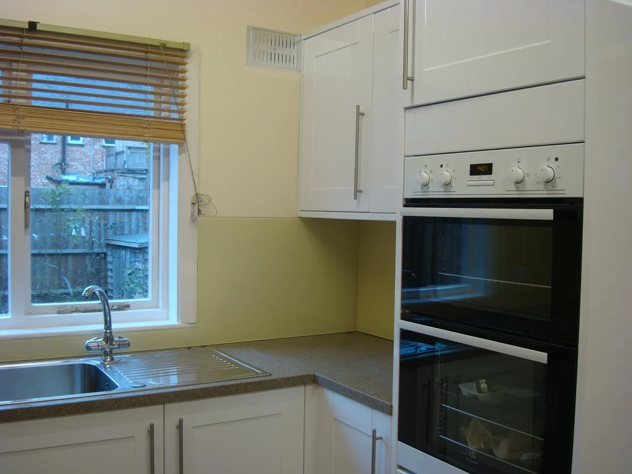 Room Gladstone Avenue in Greater London