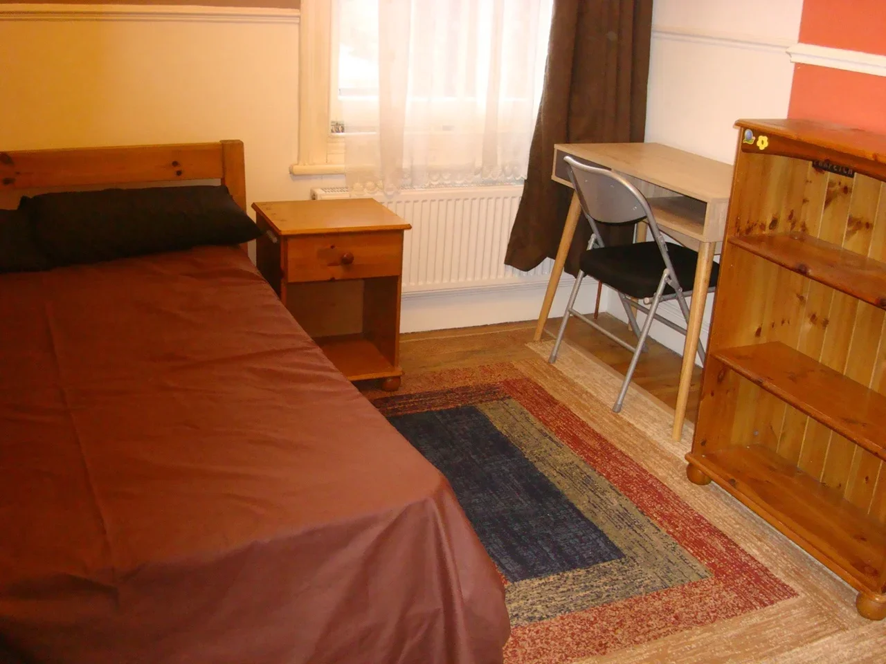Room Gladstone Avenue in Greater London