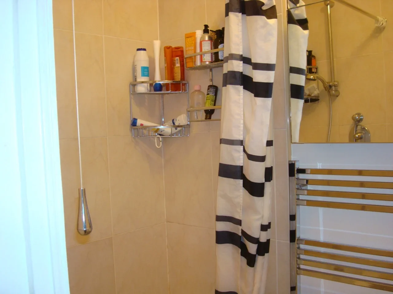 Room Gladstone Avenue in Greater London