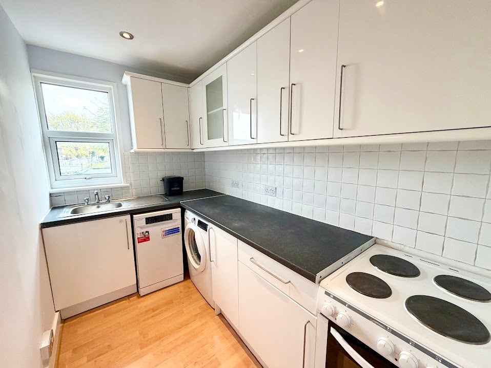 Flat Merivale Road in Greater London