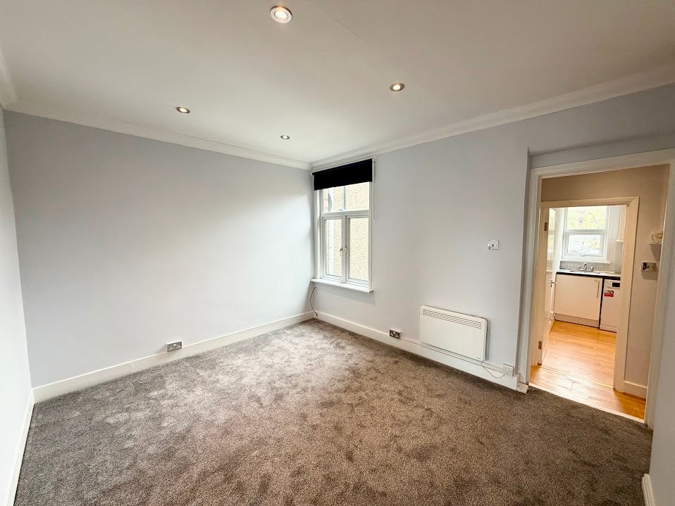 Flat Merivale Road in Greater London
