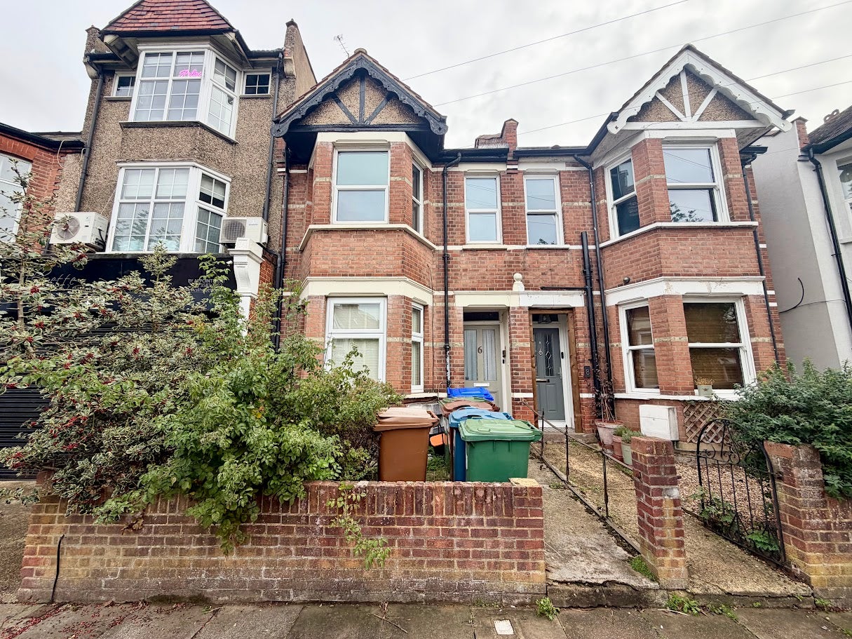 Flat Merivale Road in Greater London