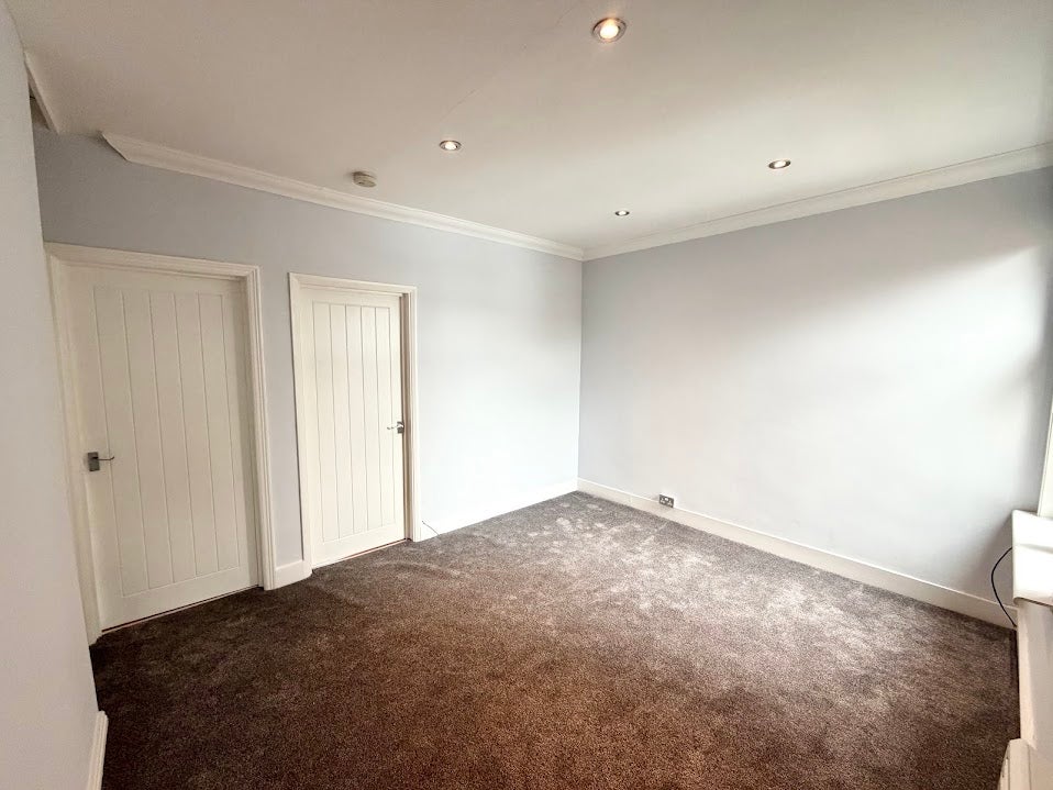 Flat Merivale Road in Greater London