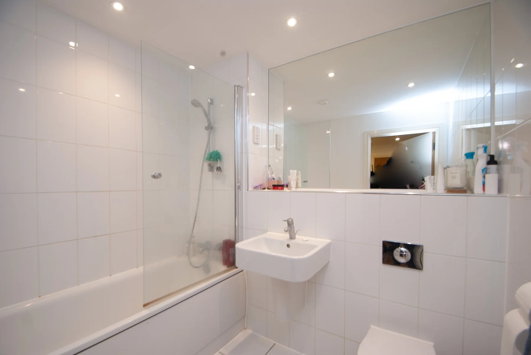 Flat Avenell Road in Greater London